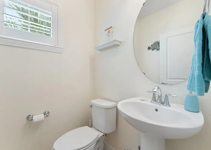 Pool, Club, Spacious 2bd, Sleeps 8