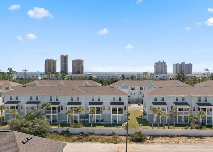 Pool, Club, Spacious 2bd, Sleeps 8 *