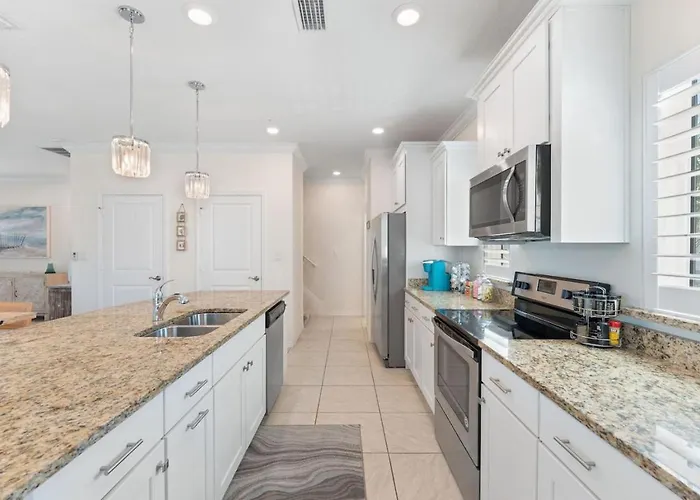 Pool, Club, Spacious 2bd, Sleeps 8