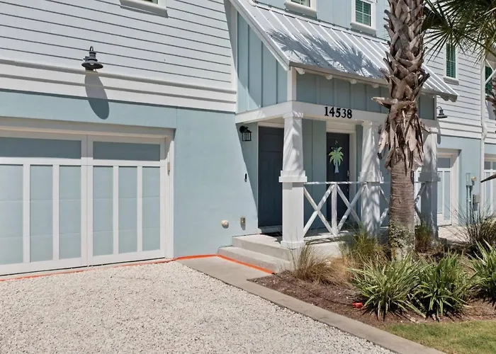Pool, Club, Spacious 2bd, Sleeps 8 Holiday home *