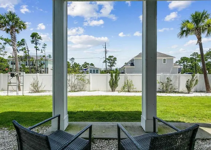 Holiday home Pool, Club, Spacious 2bd, Sleeps 8 Pensacola