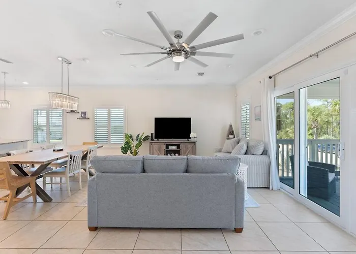 Pool, Club, Spacious 2bd, Sleeps 8 Pensacola