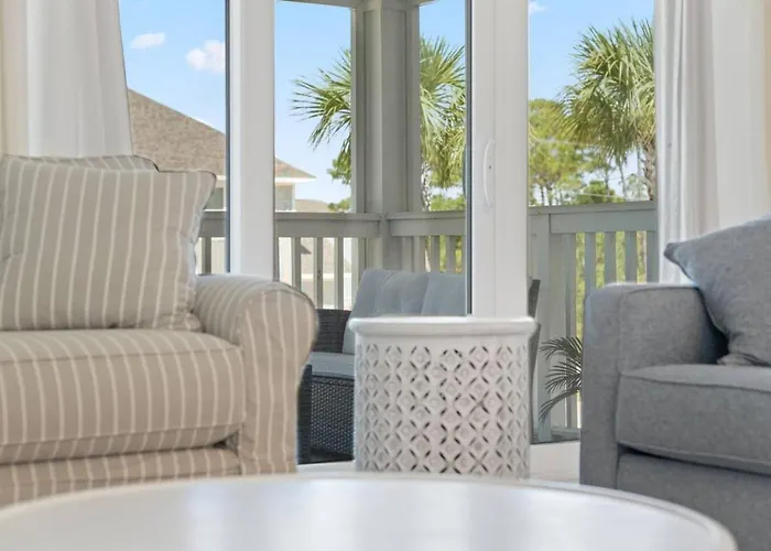 Pool, Club, Spacious 2bd, Sleeps 8 Holiday home