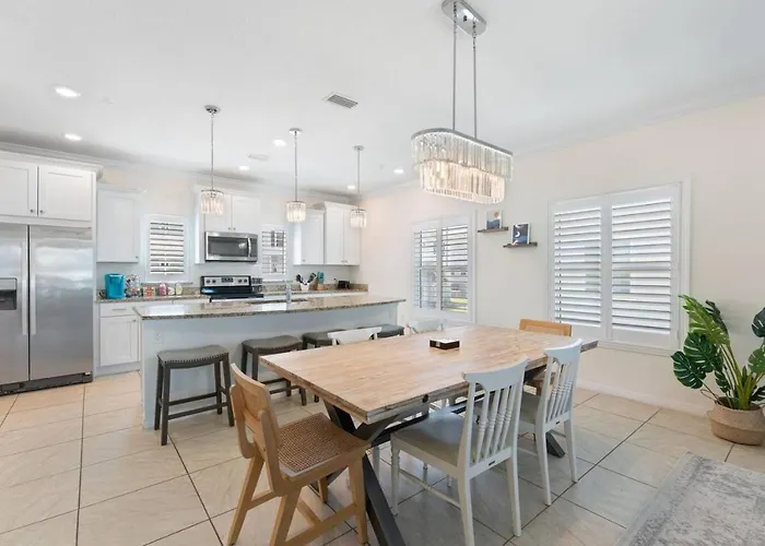 Holiday home Pool, Club, Spacious 2bd, Sleeps 8 Pensacola