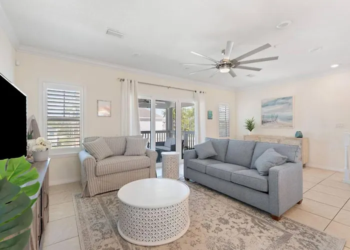Holiday home Pool, Club, Spacious 2bd, Sleeps 8 Pensacola