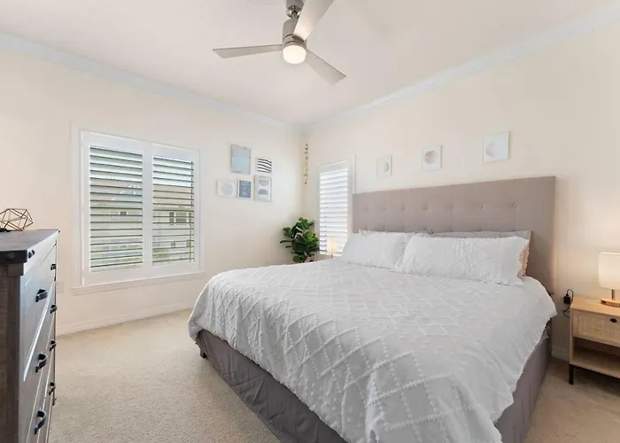 Pool, Club, Spacious 2bd, Sleeps 8